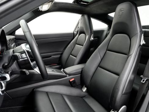 Certified 2018 Porsche 911 Carrera RWD image 5