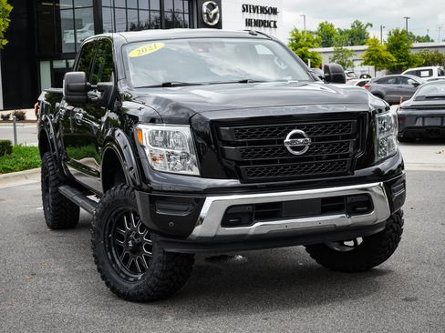 Used 2021 Nissan Titan SV w/ SV Convenience Package AWD/4WD image 2