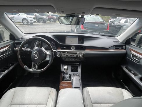 Used 2017 Lexus ES 350 w/ Luxury Package FWD image 13
