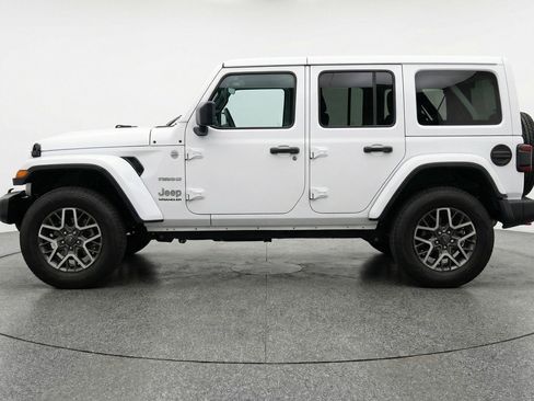 Used 2025 Jeep Wrangler Sahara image 5