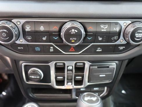 Used 2024 Jeep Wrangler Unlimited Sahara w/ Technology Group AWD/4WD image 37