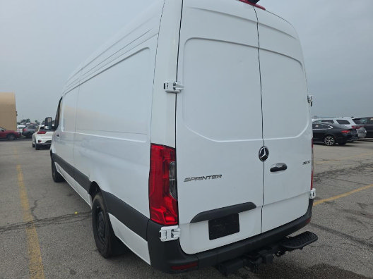 Used 2025 Mercedes-Benz Sprinter 2500 image 4