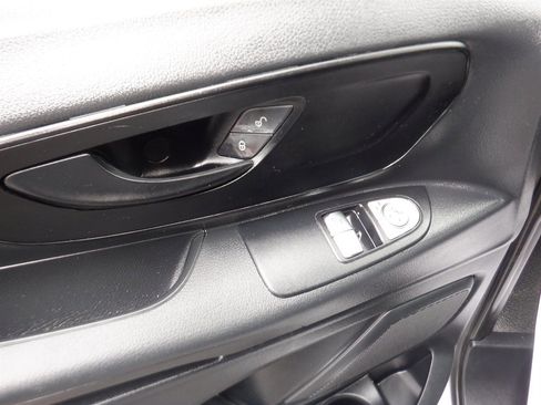 Used 2023 Mercedes-Benz Metris image 17