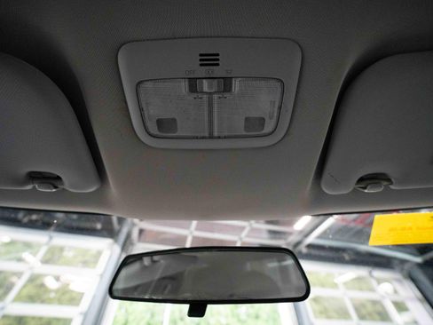 Used 2015 Toyota Corolla LE FWD image 18