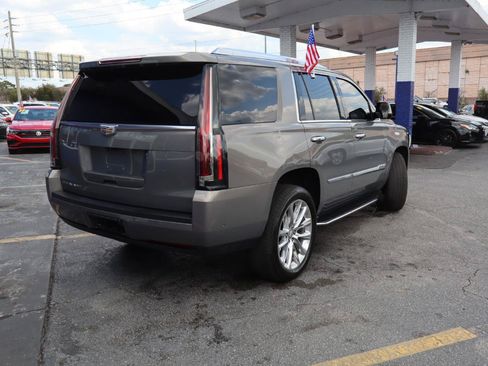Used 2017 Cadillac Escalade Luxury RWD image 3