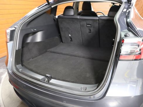 Used 2022 Tesla Model Y Long Range image 59
