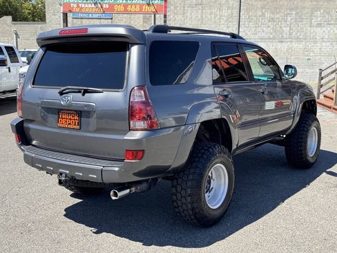 Used 2005 Toyota 4Runner SR5 AWD/4WD image 7