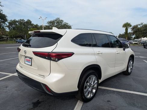 Used 2021 Toyota Highlander Limited FWD image 4