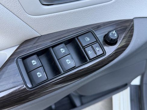 Used 2016 Toyota Sienna image 15