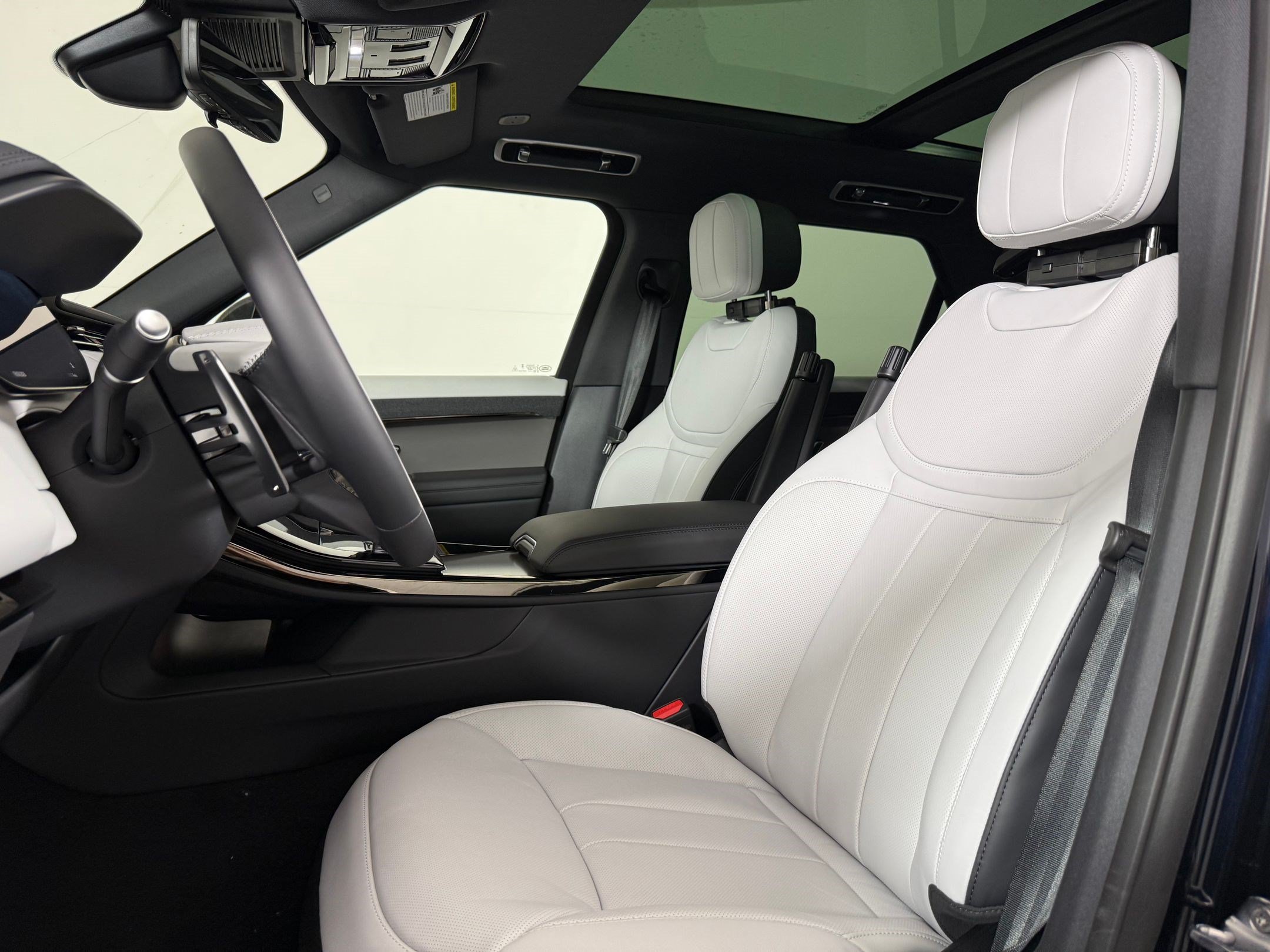 New 2026 Land Rover Range Rover Sport Dynamic SE AWD/4WD image 5