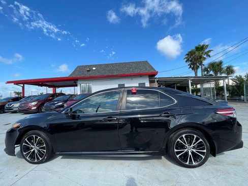 Used 2020 Toyota Camry SE FWD image 6