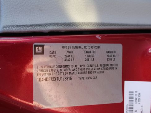 Used 2007 Buick Lucerne CXL image 32