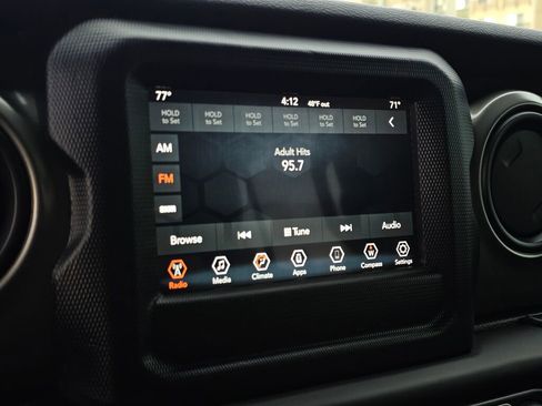 Used 2018 Jeep Wrangler Unlimited Sport S image 21