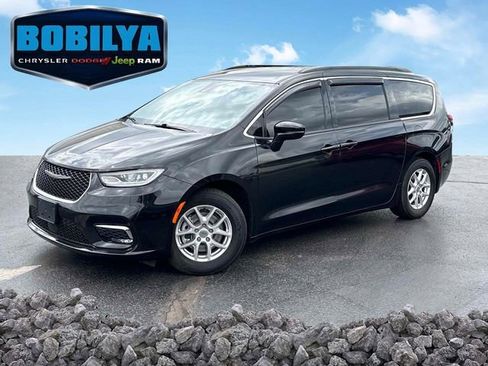 Used 2022 Chrysler Pacifica Touring-L FWD image 1