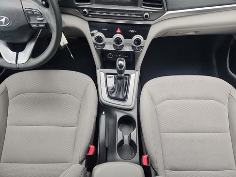 Used 2019 Hyundai Elantra SE FWD image 19