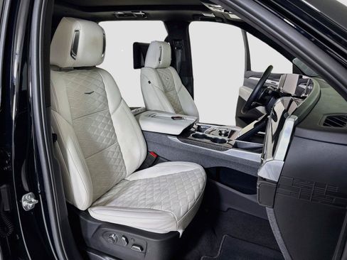 Used 2025 Cadillac Escalade V w/ LPO, ONYX Package AWD/4WD image 37