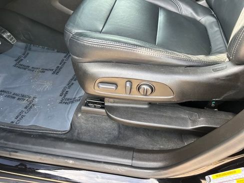 Used 2023 Chevrolet Traverse LT image 10