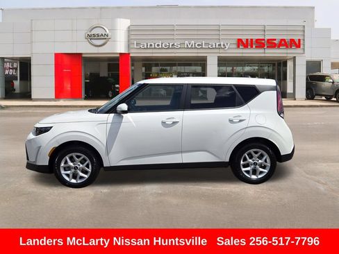 Used 2024 Kia Soul LX w/ Option Group 015 FWD image 8