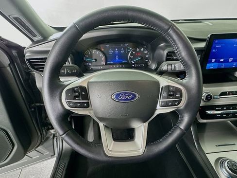 Used 2023 Ford Explorer XLT AWD/4WD image 24