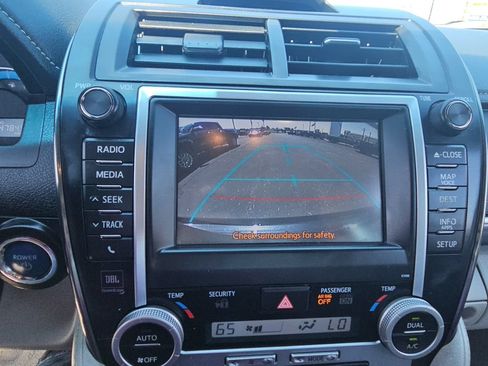 Used 2012 Toyota Camry XLE w/ Leather Pkg FWD image 17
