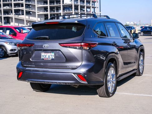 Used 2023 Toyota Highlander Limited FWD image 4