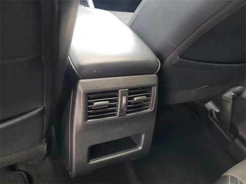 Used 2022 Mitsubishi Outlander SE image 8