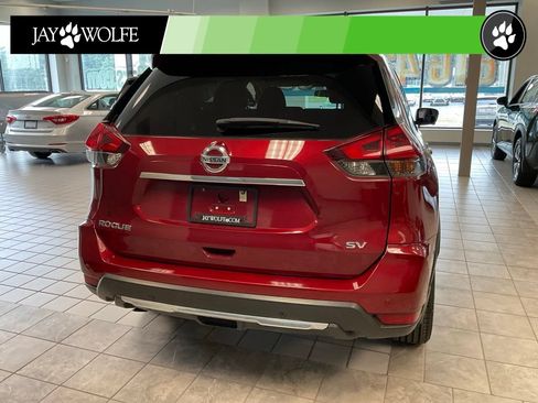 Used 2020 Nissan Rogue SV w/ Premium Package FWD image 5