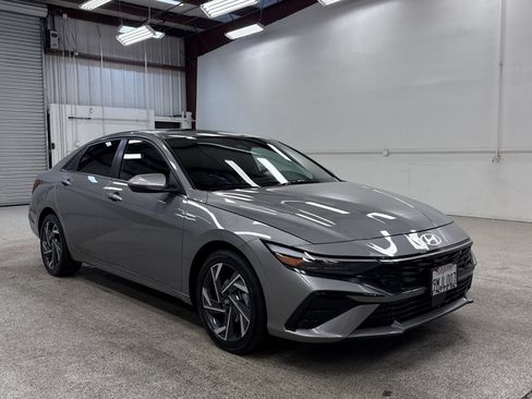 Used 2024 Hyundai Elantra Limited image 38