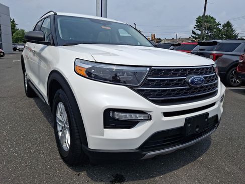 Certified 2022 Ford Explorer XLT w/ Equipment Group 202A AWD/4WD image 2
