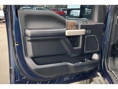 Used 2017 Ford F350 Lariat w/ Chrome Package image 23