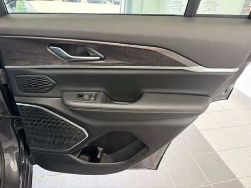 Used 2022 Jeep Grand Cherokee Limited AWD/4WD image 11