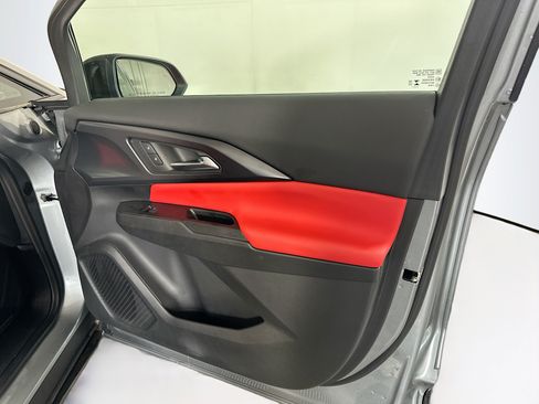 Used 2025 Chevrolet Equinox EV RS FWD image 32