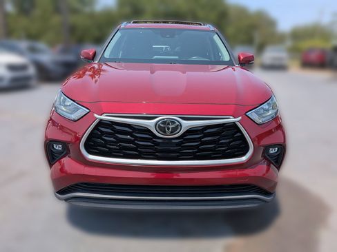 Used 2020 Toyota Highlander XLE AWD/4WD image 10