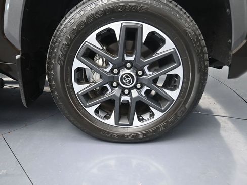 Used 2024 Toyota Tundra Limited image 5