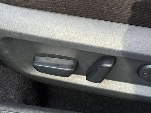 Used 2025 Nissan Rogue SV AWD/4WD image 22