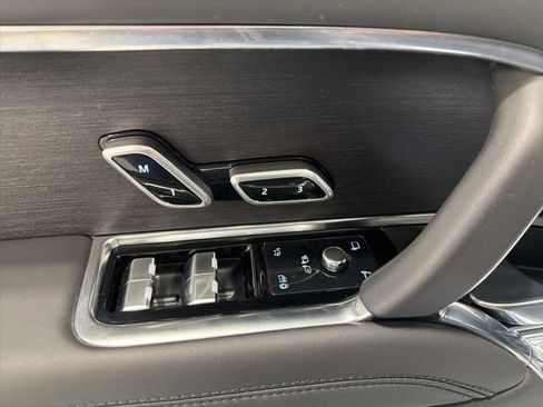 Used 2024 Land Rover Range Rover SE image 13