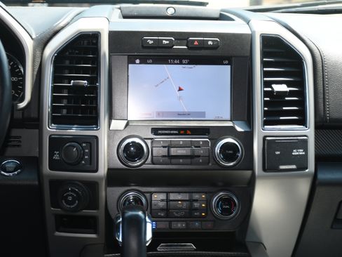 Used 2019 Ford F150 Lariat w/ Equipment Group 502A Luxury AWD/4WD image 18