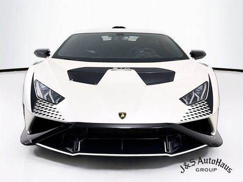 Used 2023 Lamborghini Huracan STO RWD image 2