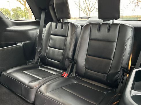 Used 2019 Ford Explorer XLT w/ Equipment Group 202A image 12