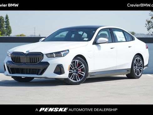 New 2026 BMW 550e xDrive w/ Premium Package image 1
