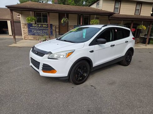 Used 2014 Ford Escape S w/ Equipment Group 101B FWD image 2
