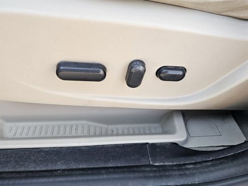 Used 2015 Ford C-MAX SEL image 9