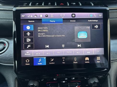 Used 2023 Jeep Grand Cherokee Overland w/ Adv Protech Group III image 17