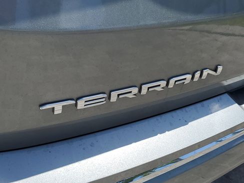 Used 2024 GMC Terrain Denali w/ Denali Premium Package AWD/4WD image 8