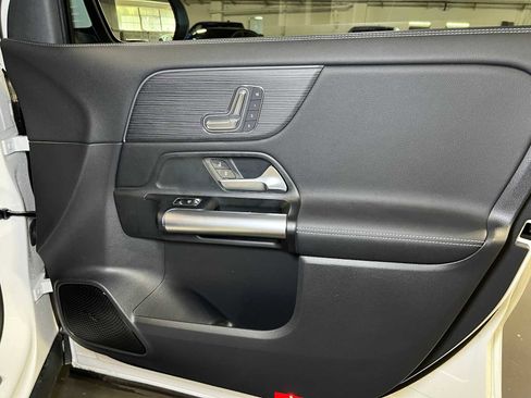 Used 2025 Mercedes-Benz GLA 250 4MATIC image 11