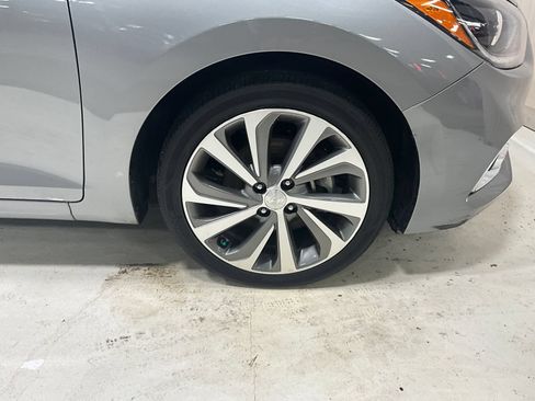 Used 2021 Hyundai Accent Limited w/ Cargo Package FWD image 12