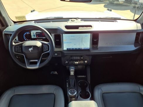 Used 2024 Ford Bronco Outer Banks image 3