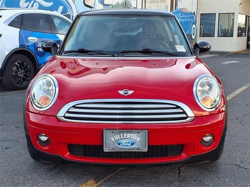 Used 2010 MINI Cooper Hardtop image 2