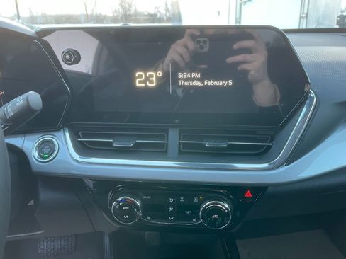 New 2026 Chevrolet Trax LT w/ LT Convenience Package image 16