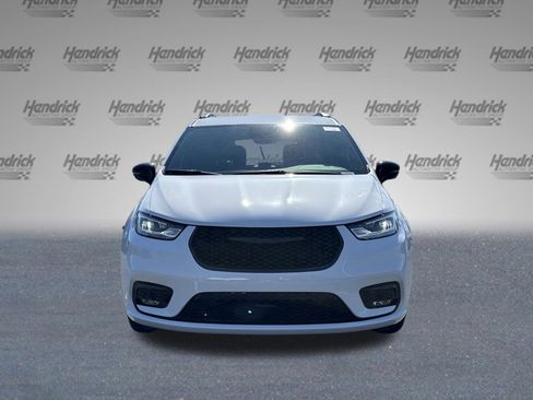 New 2026 Chrysler Pacifica Select image 3